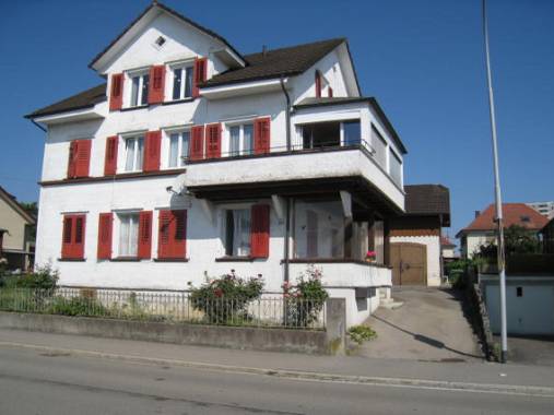 Romanshorn TG, 3-Familienhaus mit Scheune